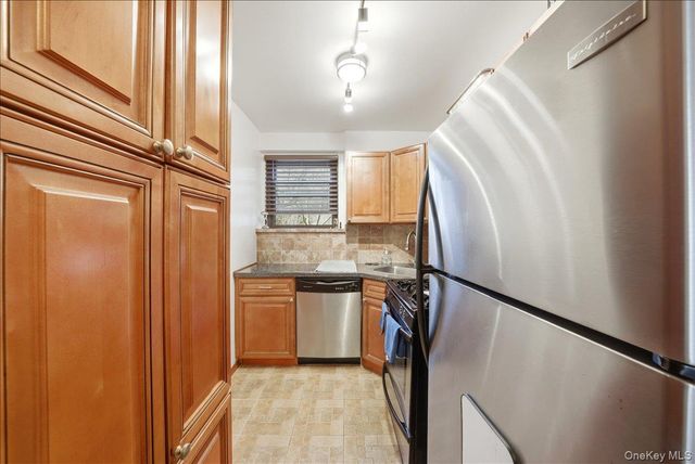 161 Pearsall Drive 2B, Mount Vernon, NY 10552