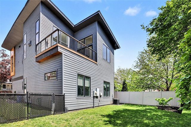 14 Trowbridge Street, Grand Rapids, MI 49503