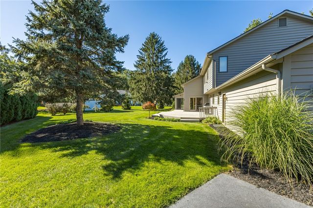 5 Wolf Trapp, Pittsford, NY 14534