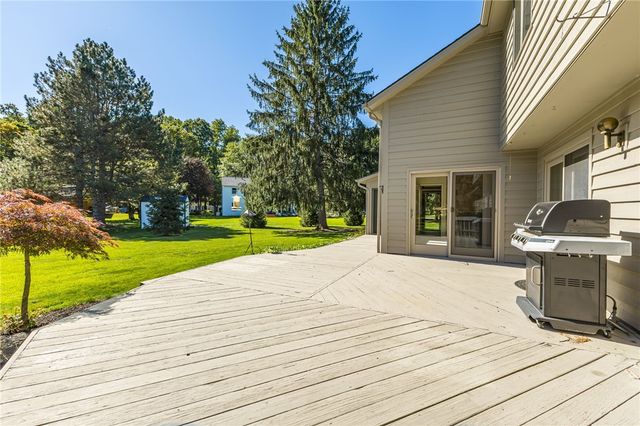 5 Wolf Trapp, Pittsford, NY 14534
