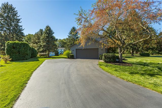 5 Wolf Trapp, Pittsford, NY 14534