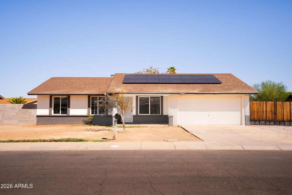 7728 W CHEERY LYNN Road, Phoenix, AZ 85033 — photo 2