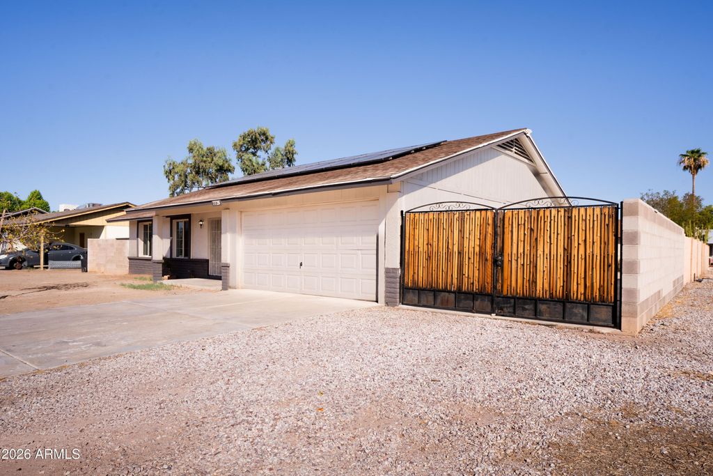 7728 W CHEERY LYNN Road, Phoenix, AZ 85033 — photo 5