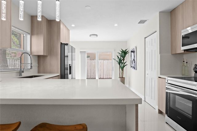 1223 NW 125th Ter, Sunrise, FL 33323