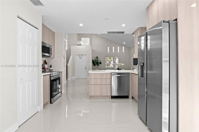 1223 NW 125th Ter, Sunrise, FL 33323