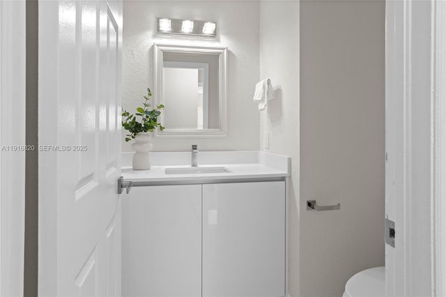 1223 NW 125th Ter, Sunrise, FL 33323