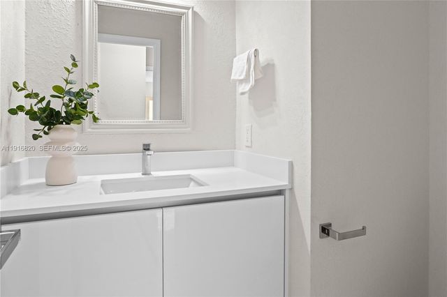 1223 NW 125th Ter, Sunrise, FL 33323