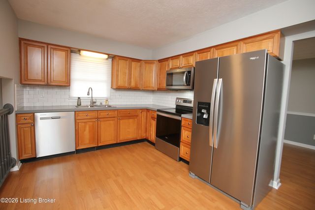 10110 Saint Rene Rd, Louisville, KY 40299