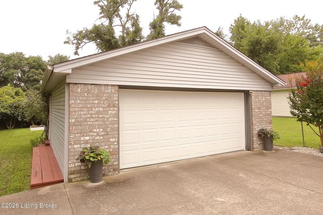 10110 Saint Rene Rd, Louisville, KY 40299