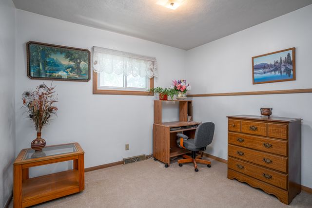 979 N Lincoln Avenue, Davenport, IA 52804
