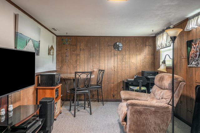 979 N Lincoln Avenue, Davenport, IA 52804