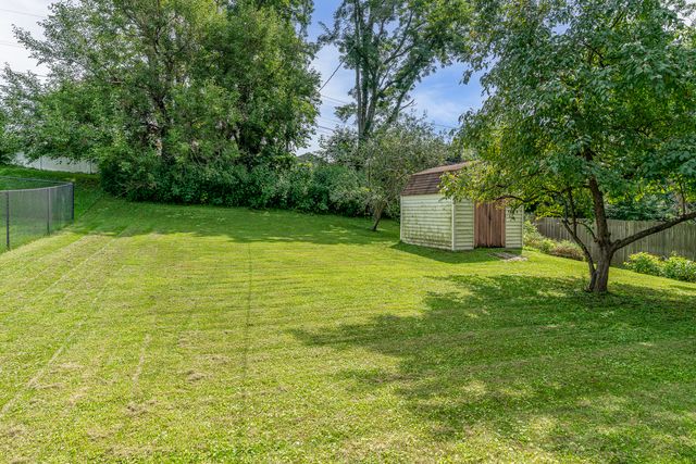 979 N Lincoln Avenue, Davenport, IA 52804