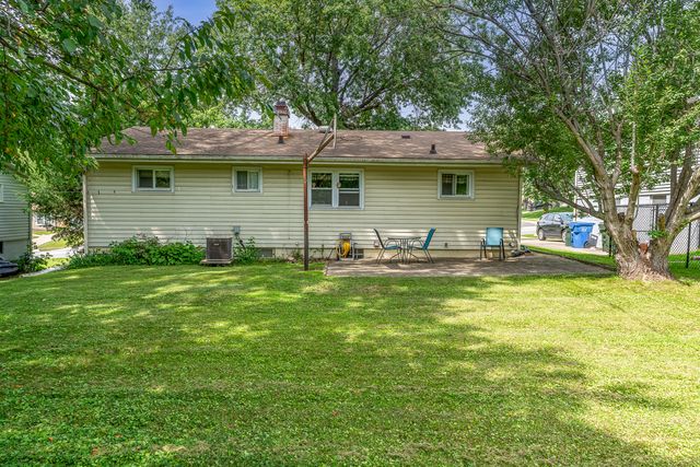 979 N Lincoln Avenue, Davenport, IA 52804