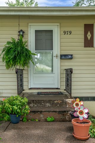 979 N Lincoln Avenue, Davenport, IA 52804