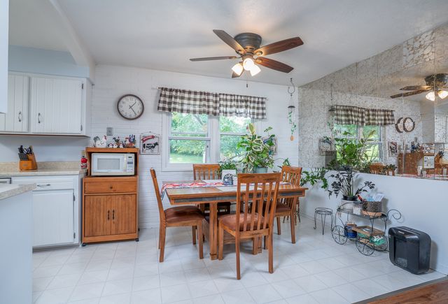 979 N Lincoln Avenue, Davenport, IA 52804