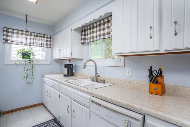 979 N Lincoln Avenue, Davenport, IA 52804
