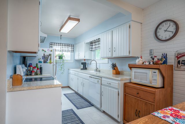 979 N Lincoln Avenue, Davenport, IA 52804