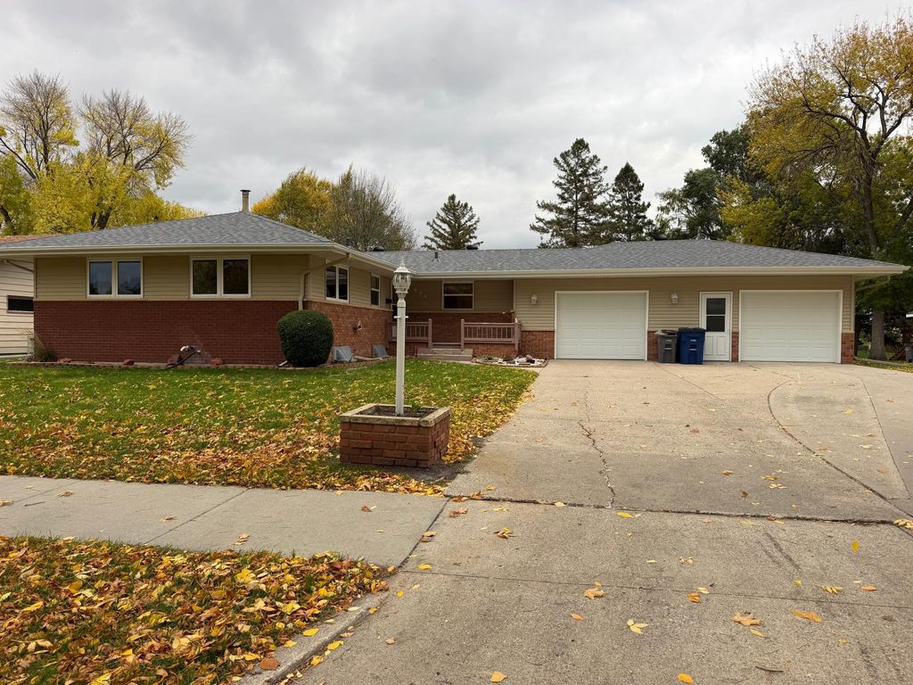 904 20th Street N, Moorhead, MN 56560 — exterior