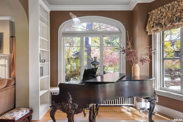 4129 7TH Avenue, Moline, IL 61265