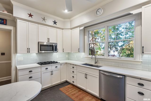 4129 7TH Avenue, Moline, IL 61265