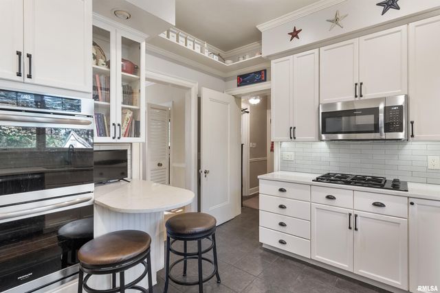 4129 7TH Avenue, Moline, IL 61265