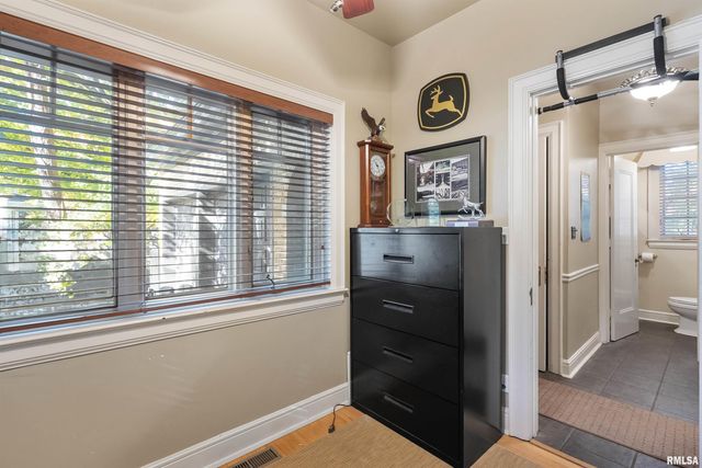 4129 7TH Avenue, Moline, IL 61265