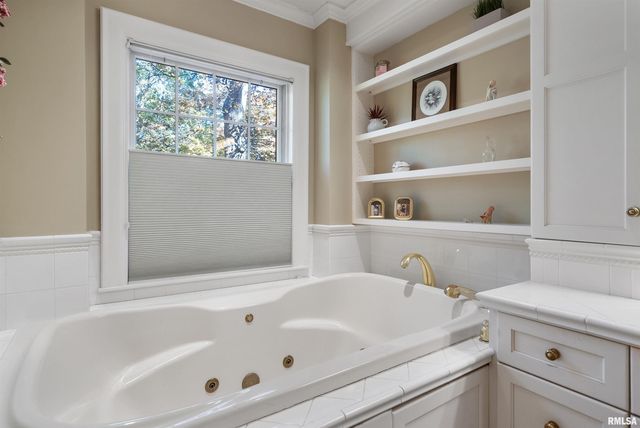 4129 7TH Avenue, Moline, IL 61265