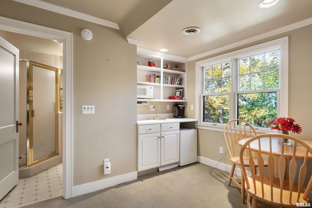 4129 7TH Avenue, Moline, IL 61265