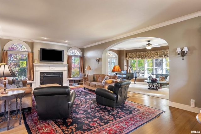 4129 7TH Avenue, Moline, IL 61265