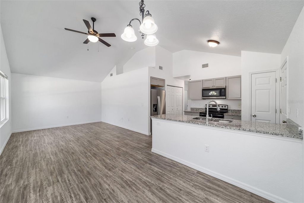 Image 12 of property listing at 15310 SW 40TH PLACE ROAD, Ocala, FL 34481