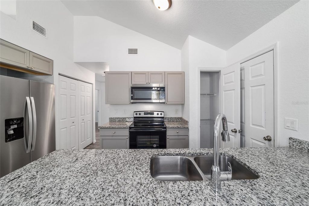 Image 16 of property listing at 15310 SW 40TH PLACE ROAD, Ocala, FL 34481