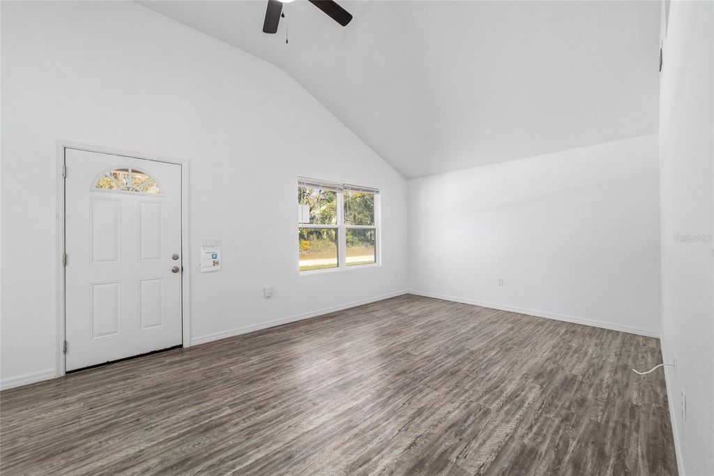 Image 6 of property listing at 15310 SW 40TH PLACE ROAD, Ocala, FL 34481