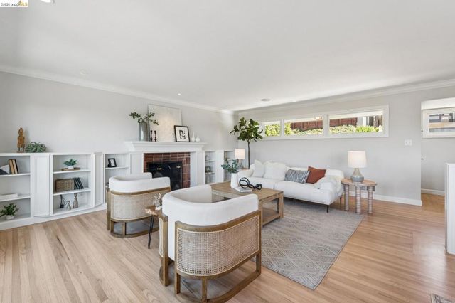 453 Scenic Ave, Piedmont, CA 94611