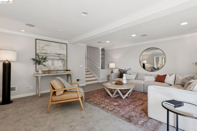 453 Scenic Ave, Piedmont, CA 94611