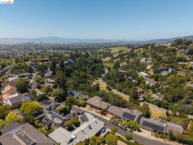 453 Scenic Ave, Piedmont, CA 94611