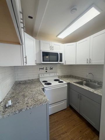 625 54th Street B, West Palm Beach, FL 33407