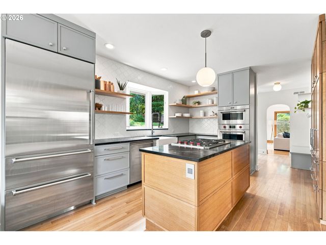 526 Se 65TH Ave, Portland, OR 97215