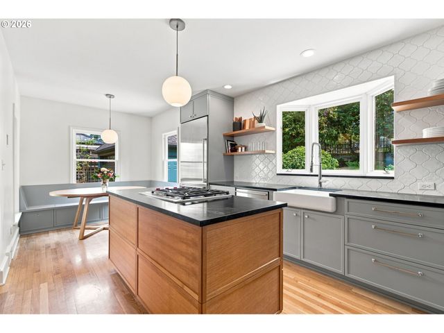 526 Se 65TH Ave, Portland, OR 97215