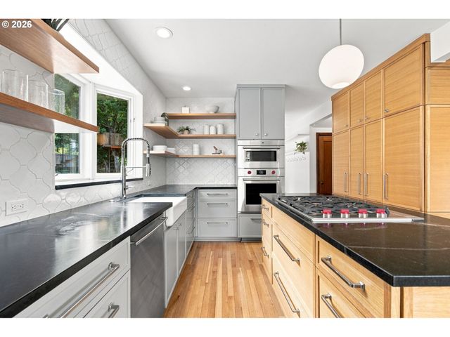 526 Se 65TH Ave, Portland, OR 97215