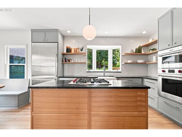 526 Se 65TH Ave, Portland, OR 97215