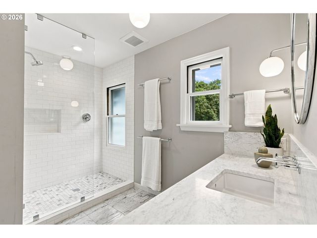 526 Se 65TH Ave, Portland, OR 97215