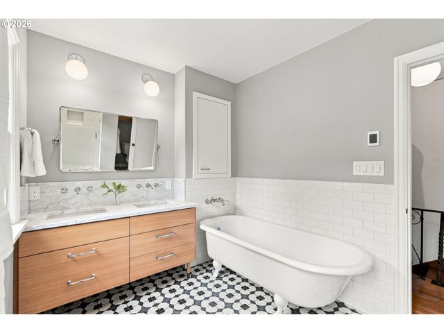526 Se 65TH Ave, Portland, OR 97215
