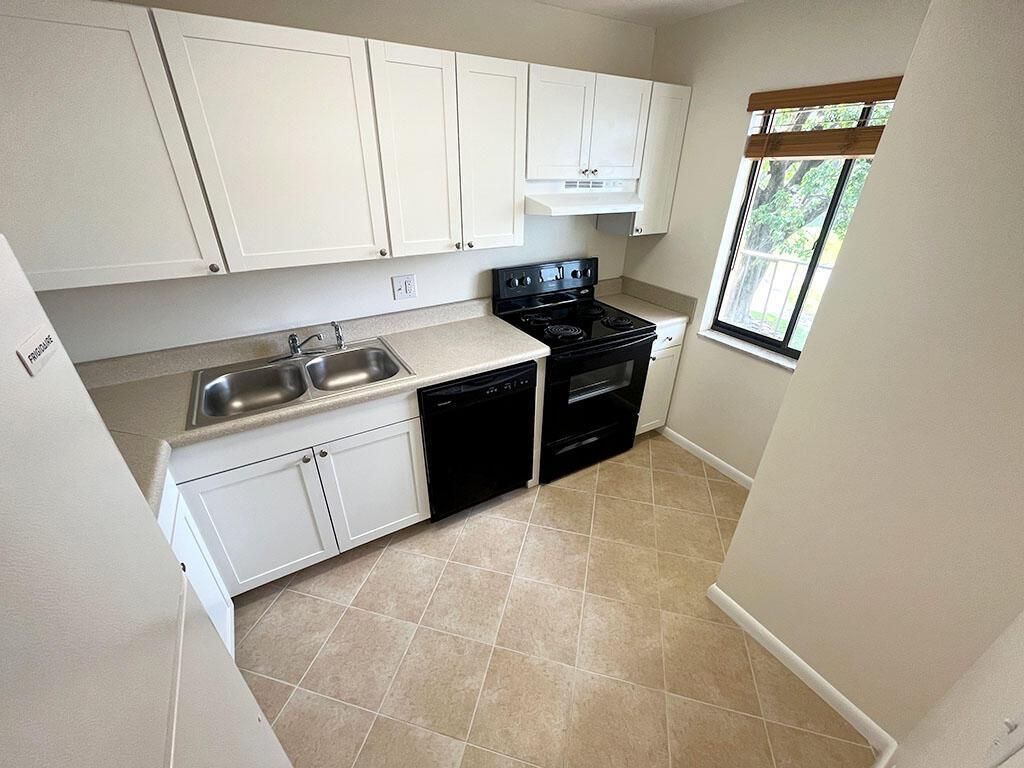 2828 Tennis Club Drive 207, West Palm Beach, FL 33417