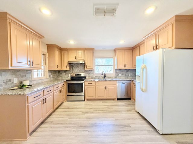 2550 Holland Road, Levelland, TX 79336