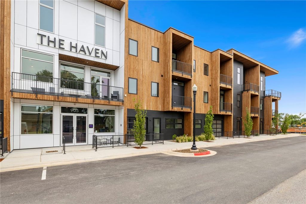 905 4th Street 201, Bentonville, AR 72712