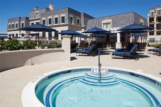 3000 Royal Court 3308, North Hills, NY 11040