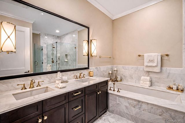 3000 Royal Court 3308, North Hills, NY 11040