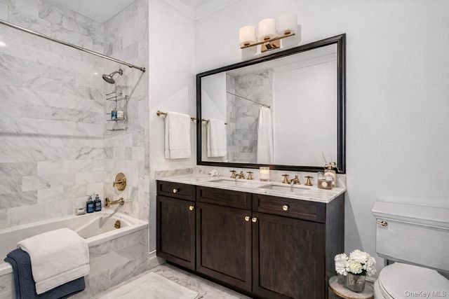3000 Royal Court 3308, North Hills, NY 11040