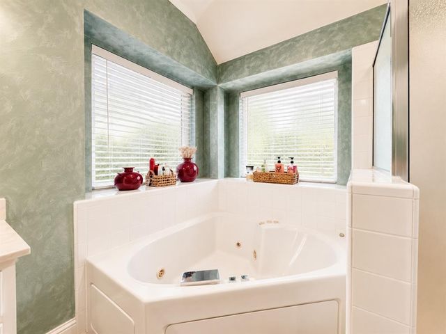 17004 Kemble Lane, Edmond, OK 73012