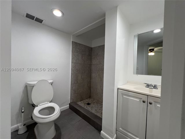7825 Fairview Dr 202, Tamarac, FL 33321